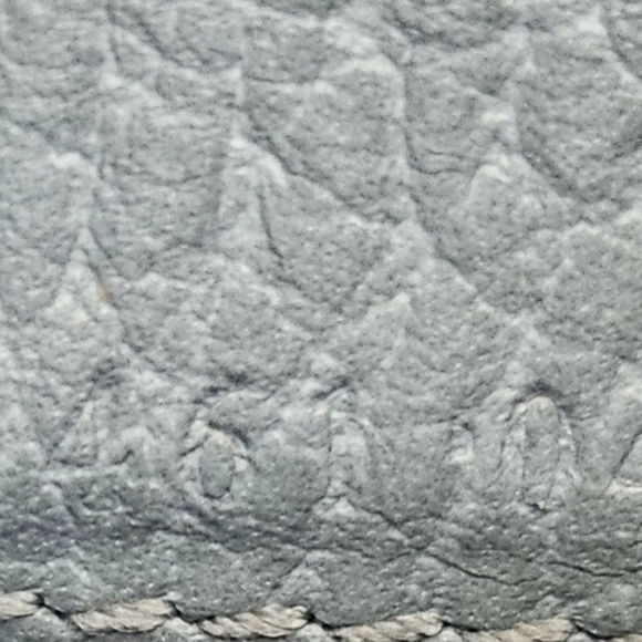 AUTHENTIC GUCCI pebbled leather bifold wallet - Picture 6 of 6